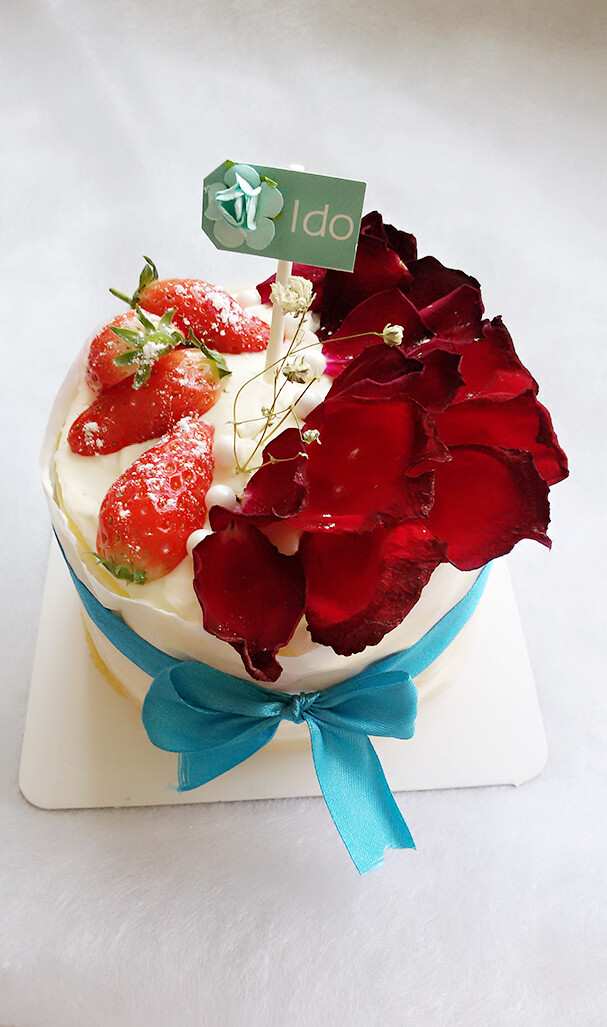 玫瑰花瓣草莓蛋糕