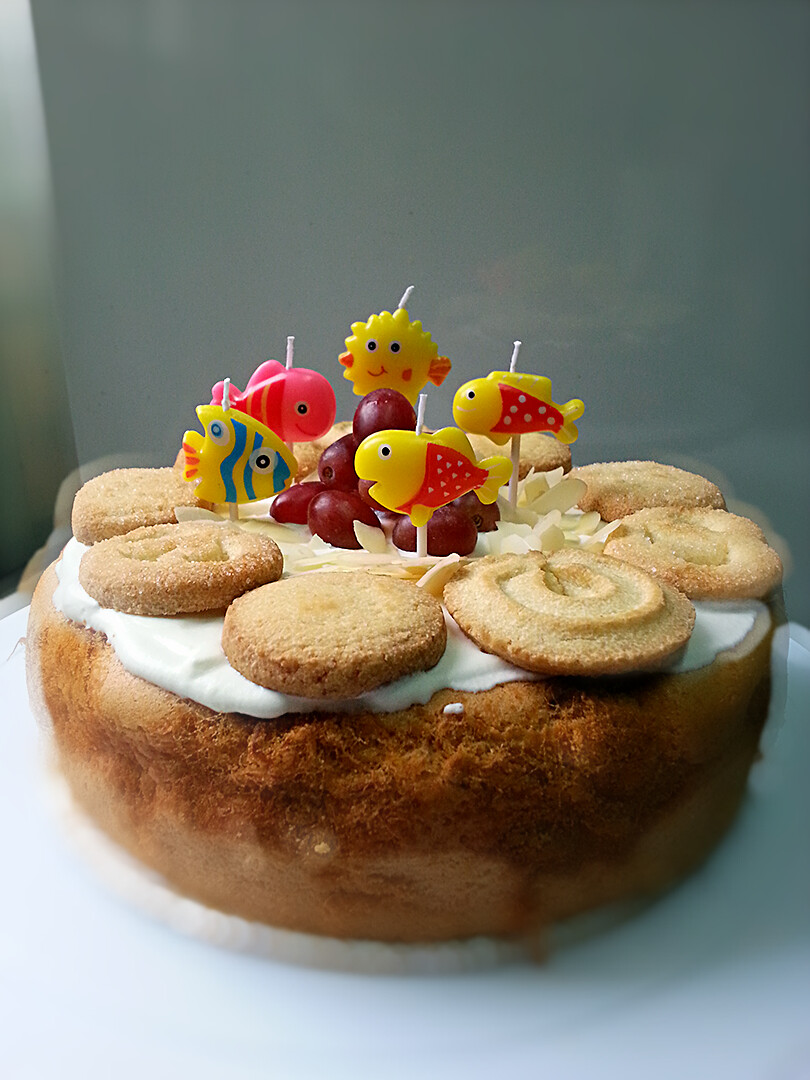 爸爸生日,本来想跟他弄一些新奇一点的,双鱼座鱼形蛋糕,,但昨天做的两