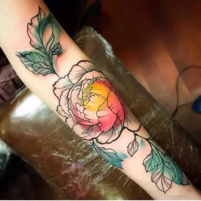 牡丹花纹身小臂彩色纹身