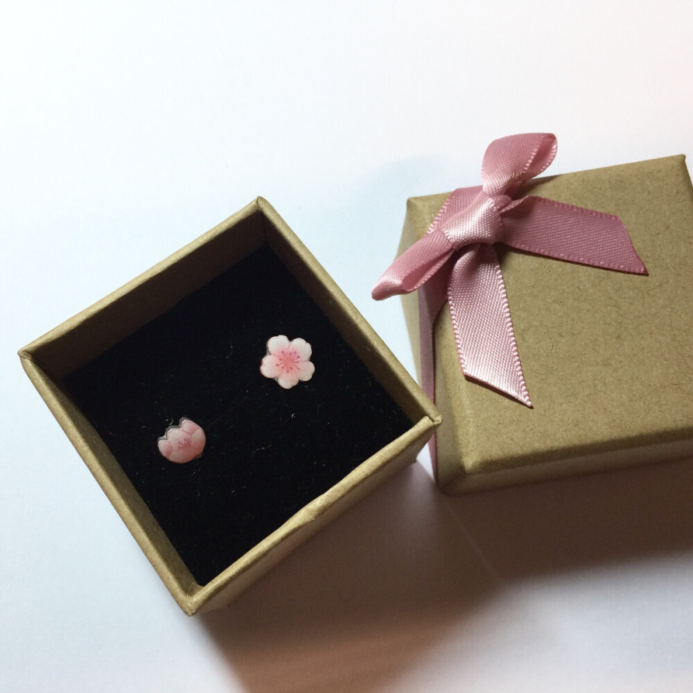 2016年3月27日 18:37   关注  原创 手工 耳钉 耳夹 热缩片 评论