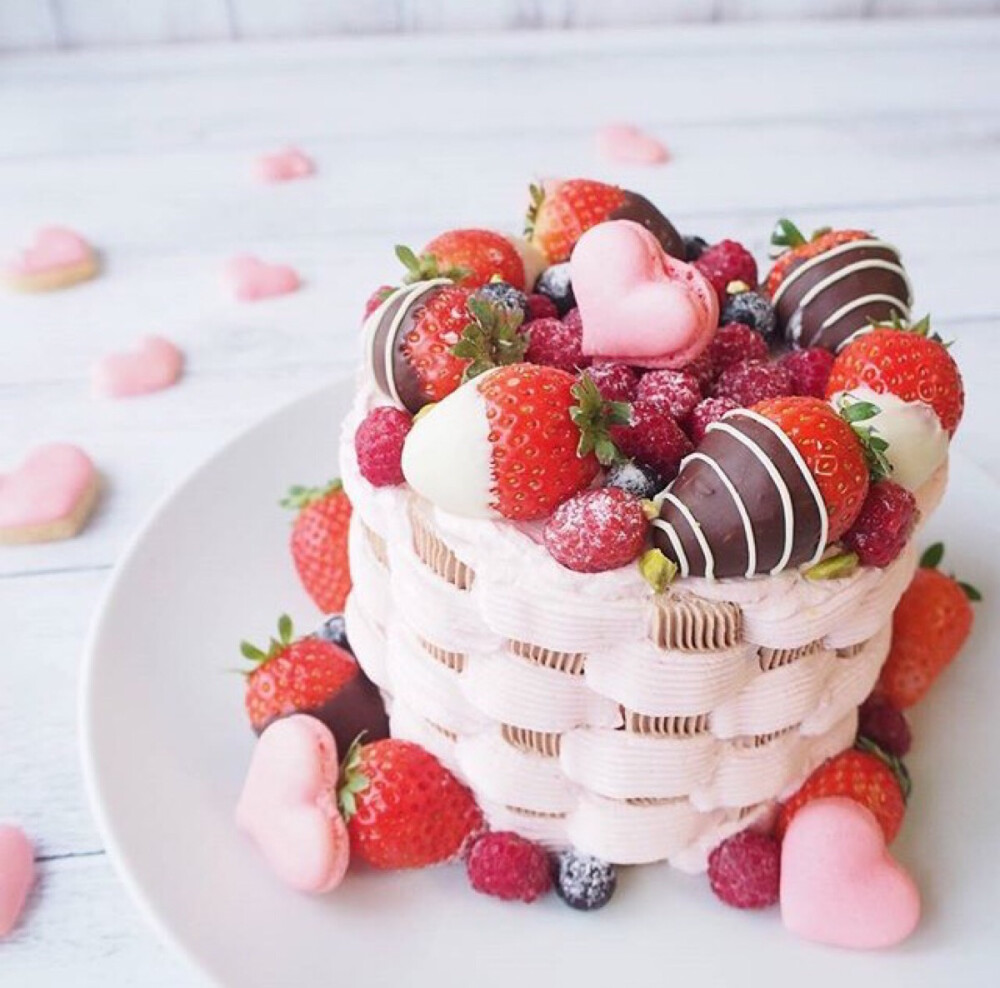 甜品也要很可爱——草莓味的小蛋糕 
