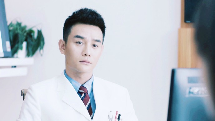 我们赵医生也是嘴角有小括号的人,详情请见p6@王凯kkw