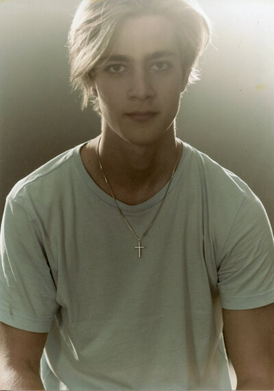 巴西男模,pedro bertolini,佩佩.长得太嫩了,但是已经25岁了!