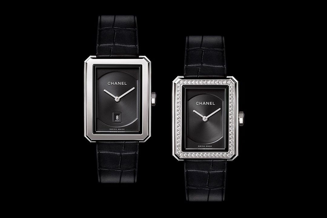 chanel 推出名为 boyfriend 的系列黑色手表,钢制表面及黑色皮质表带