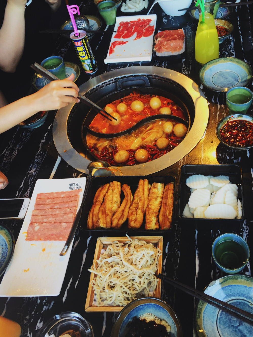 火锅就是要一群人一起吃才有意思嘛