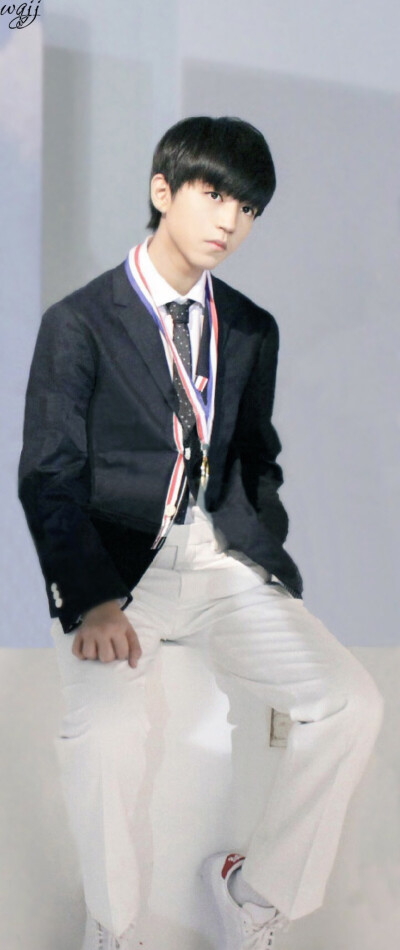 王俊凯 #tfboys 时尚芭莎封面拍摄 高清 帅气