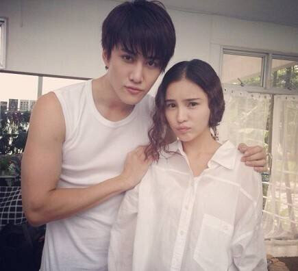 手机壁纸 空间壁纸 锁屏壁纸 小清新图片 情侣头像 聊天壁纸 李海娜