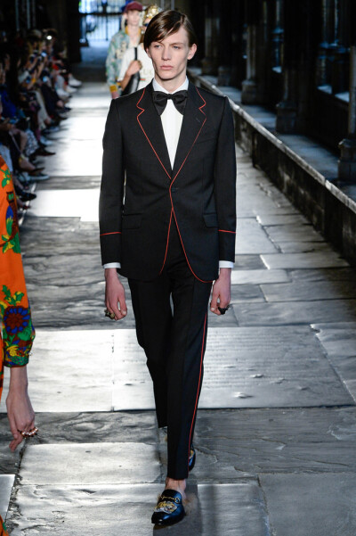 gucci2021早春男装,gucci2021早春 gucci 伦敦2017早春度假系列时装秀