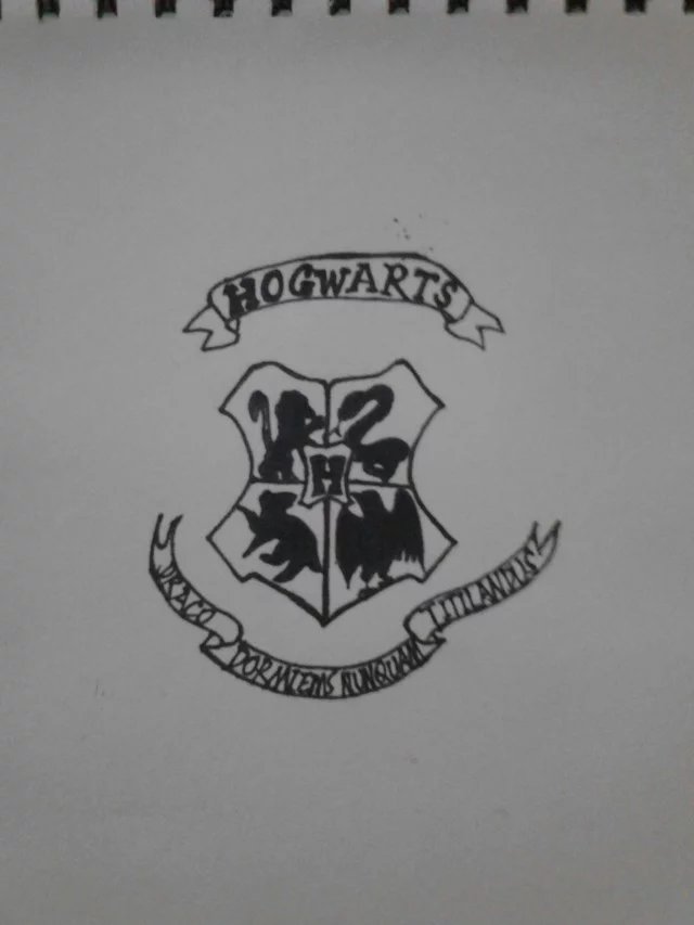 霍格沃茨校徽黑白图片