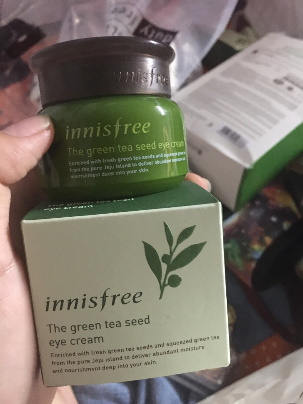 悦诗风吟绿茶面霜 去济州岛时帮同学带的 我的朋友中有很多迷悦诗风吟