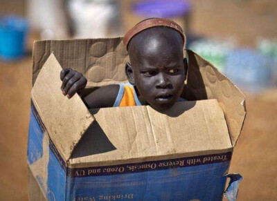 饥饿儿童难民图片