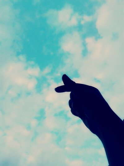 假笑男孩爱心头像