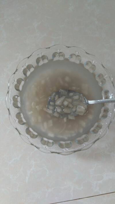 透明的薯粉糖水图片