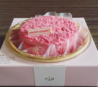 深夜放毒#巴黎贝甜的草莓冰淇淋蛋糕 ,粉红色的诱惑让少女心爆棚 