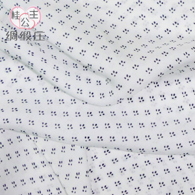 新款柔软香云纱雪纺丝绸 50d白底黑点脚印印花服饰围巾现货布面料