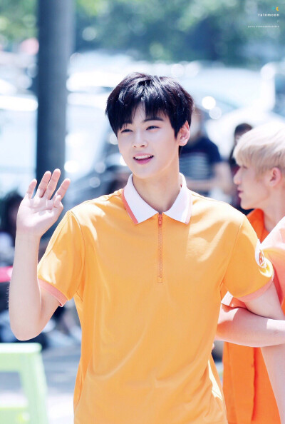 astro 车银优(cha eun woo)生日1997年03月30日.