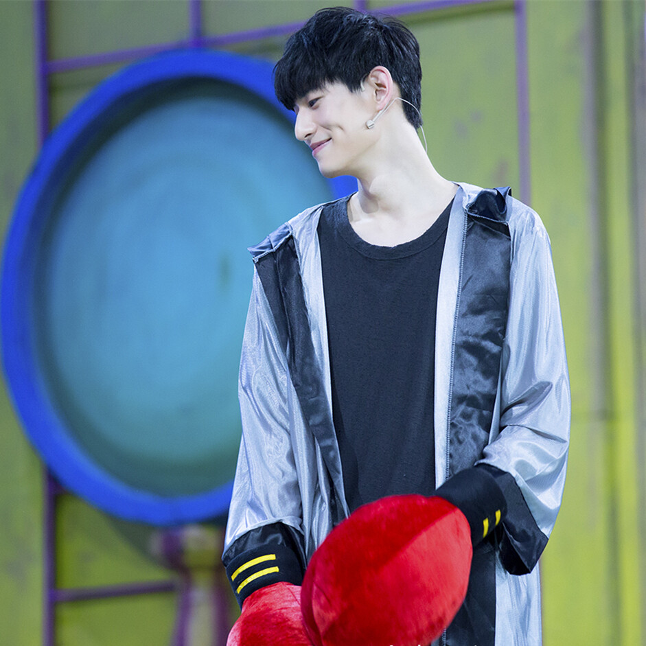 金泰焕【大牌对王牌】 您的好友拳王金已上线[喜欢] cr:@helloshiny