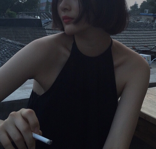 女生头像.部位女头.半身.性感.长腿.胸器.翘臀.手控.文字