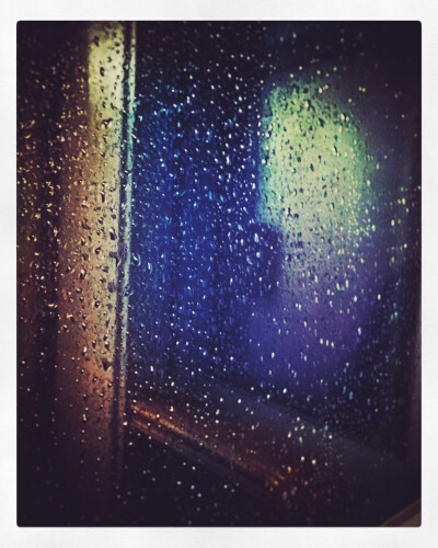夜深人静下雨图片图片