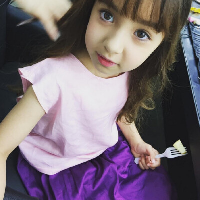 韩国和意大利混血萝莉小萌娃 佐伊zoe giuman 小模特日常~ 图源微博