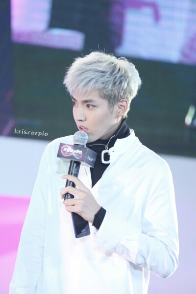 kris exo 花美男 偶像 明星 帅哥 小鲜肉 锁屏 人物 杂志 屏保 高清