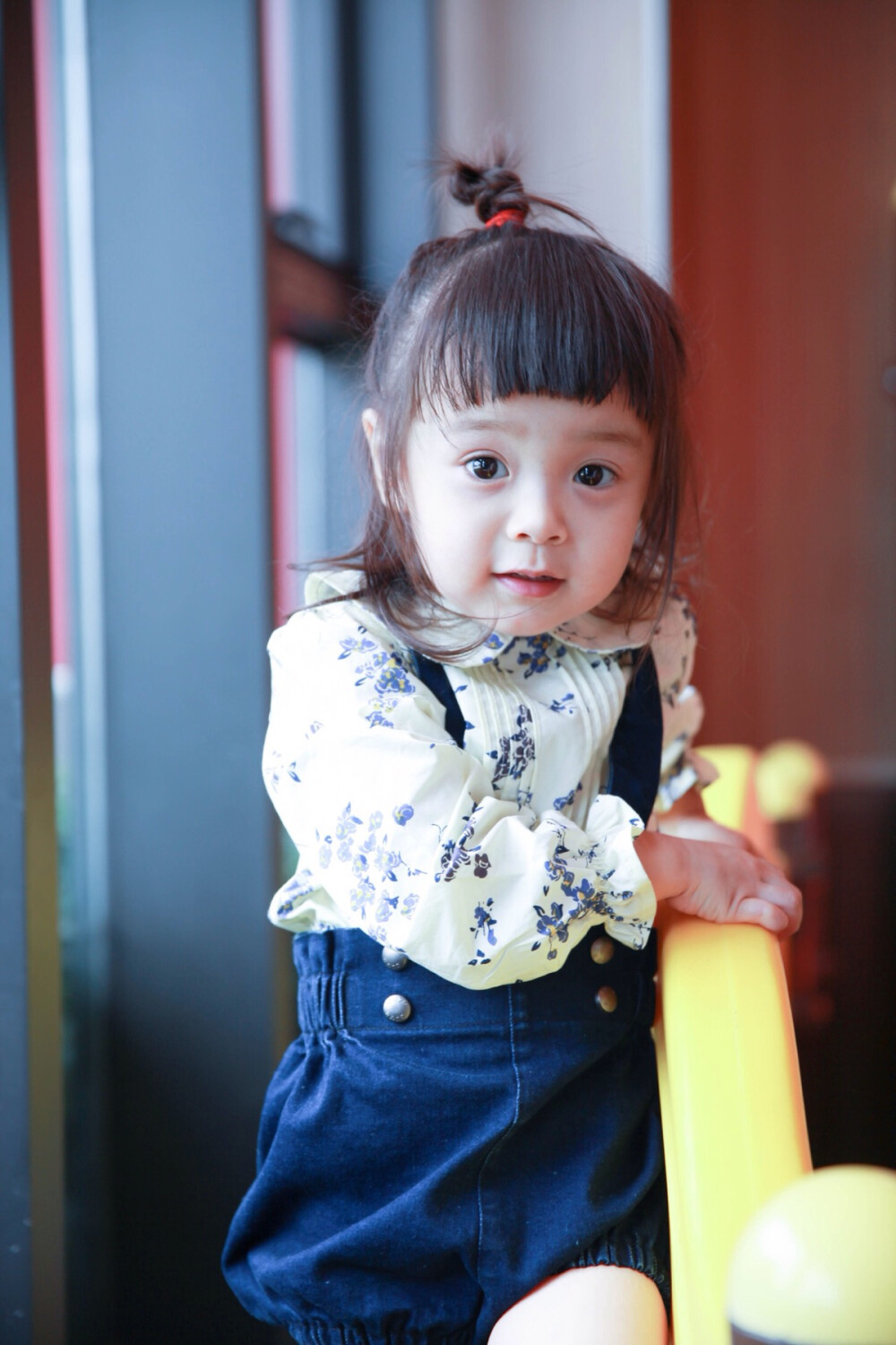 《放开我北鼻》中的哈琳 可爱俏皮,古怪萌娃.