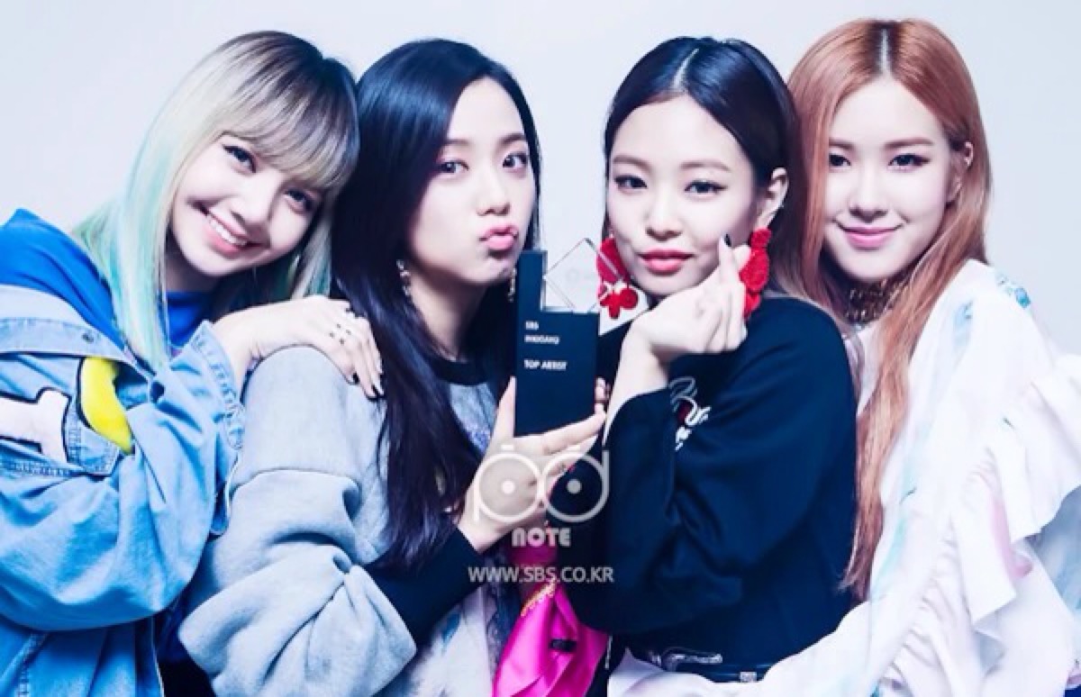blackpinkjennie 壁纸,blackpinklisa壁纸 blackpink:金智秀(jisoo),金智妮(jennie kim),朴彩英(rosé),lisa