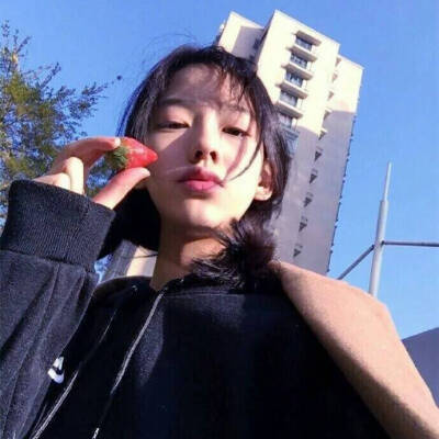 女生头像草莓装
