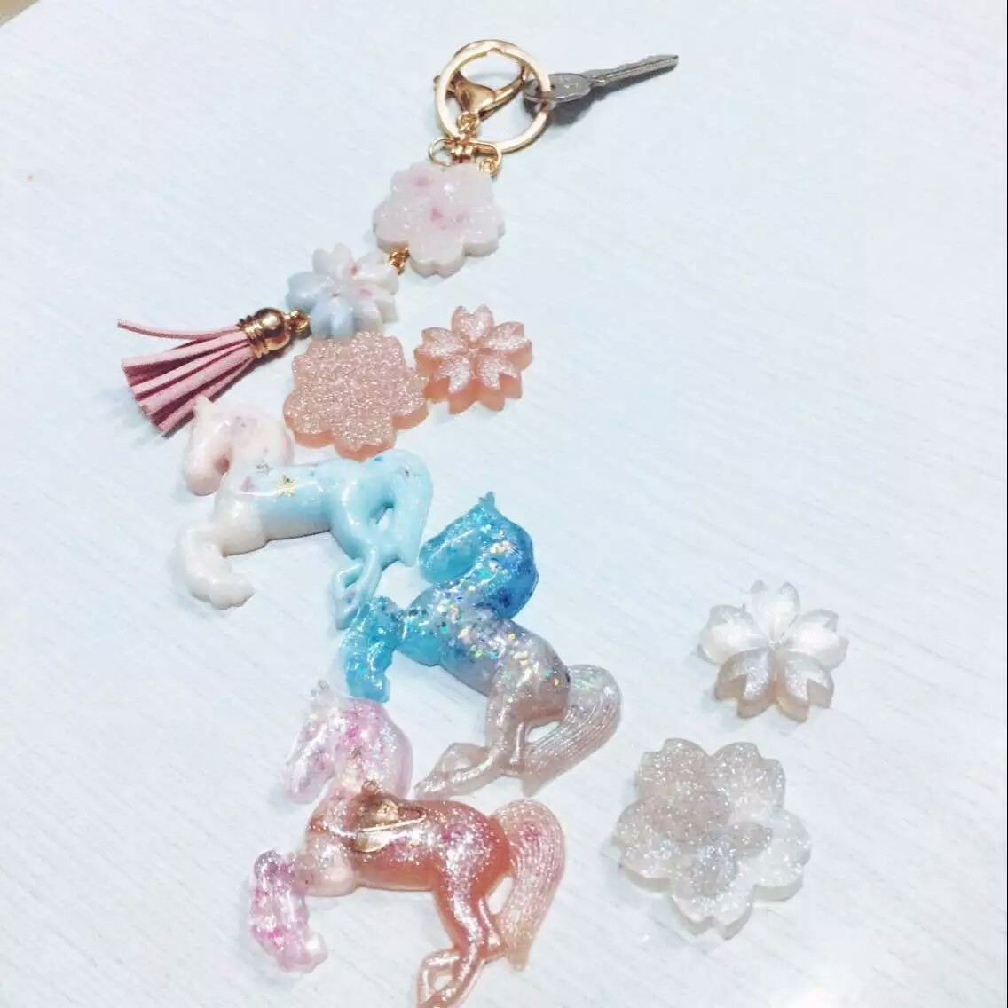 纯手工制作钥匙扣,手机挂饰.订金5元,钥匙扣补款20,手机挂饰补款15.