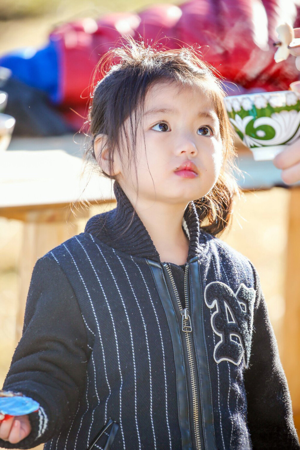 崔雅涵(小名阿拉蕾) 与董力合成"实习父女",最萌身高差的父女