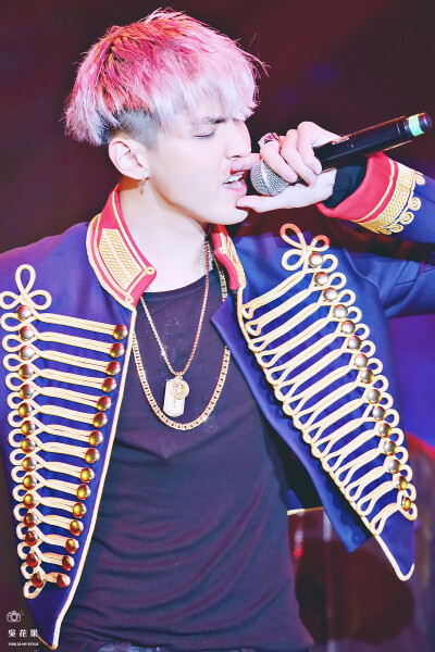 吴亦凡 kris 天神 帝宝 盛世美颜 1106生日快乐 行走的画报 上海生日