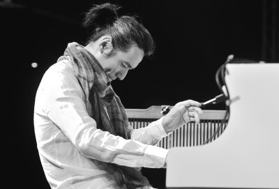 罗宁钢琴家中国第一人图片