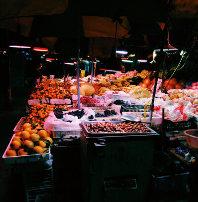 晚上的街景图片