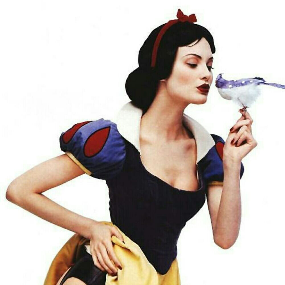 卡通白雪公主抽烟照片图片