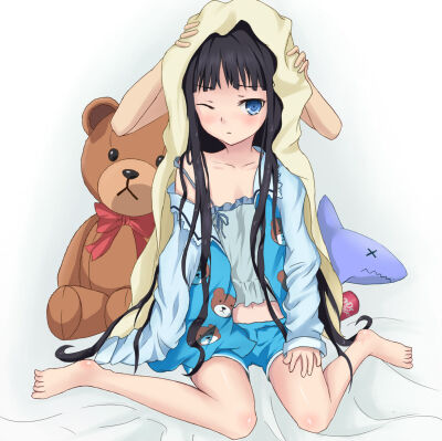 黑发遮眼蓝瞳