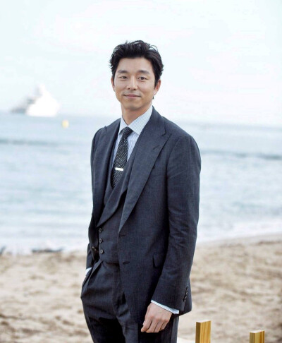 孔刘(gong yoo),1979年7月10日出生于釜山,韩国男演员