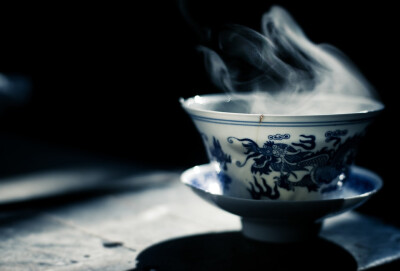 陆羽说煮茶有三沸:其沸如鱼目,微有声,为一