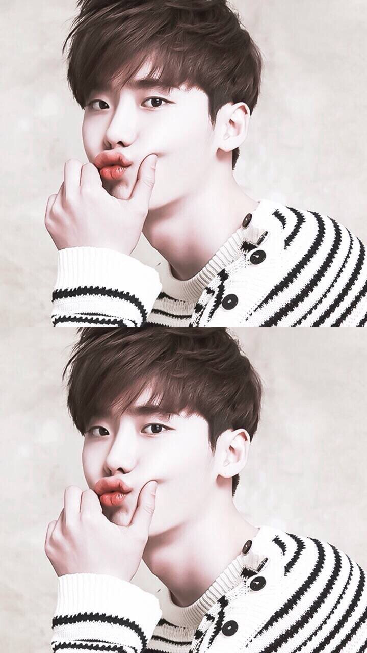 李钟硕,有点可爱[偷笑]