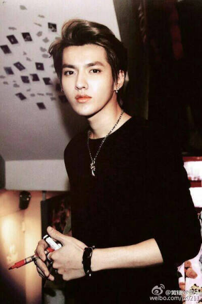 吴亦凡 kris exo 花美男 偶像 明星 帅哥 小鲜肉 锁屏 人物 杂志 屏保
