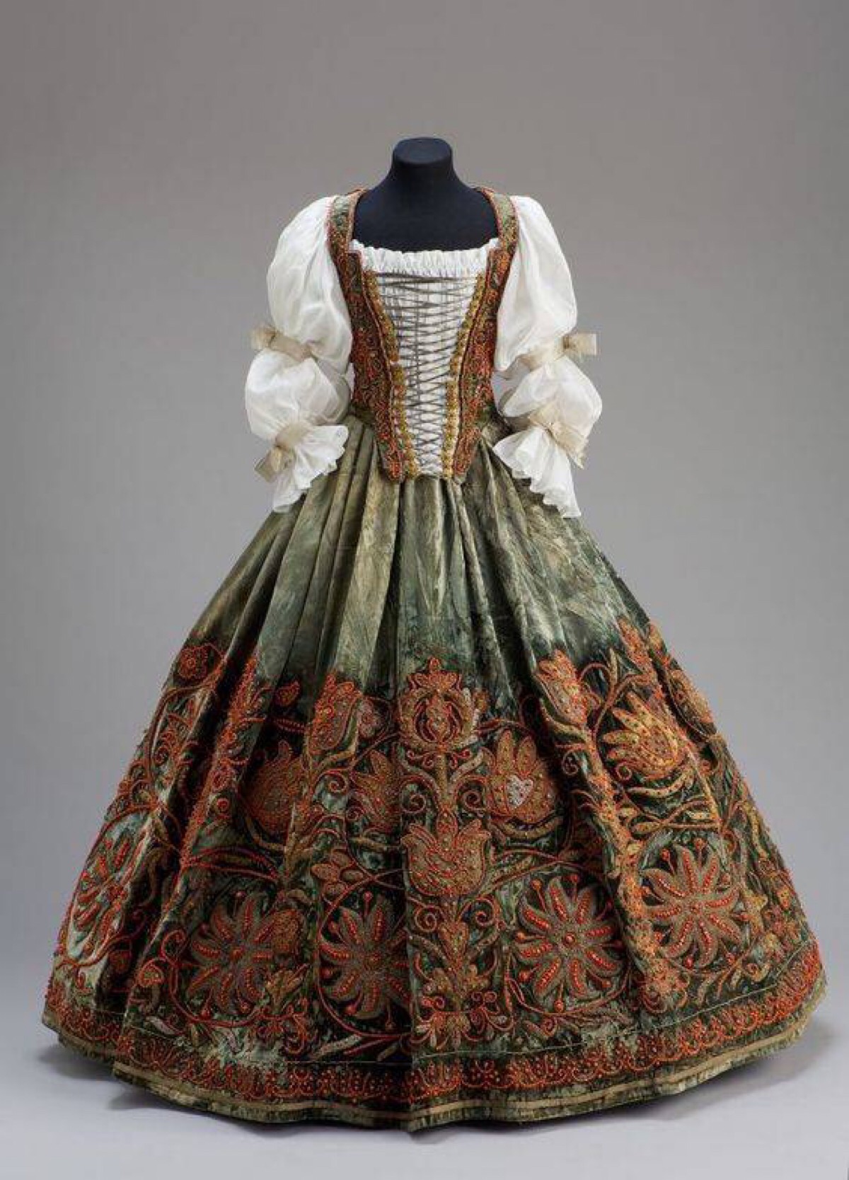 十七世纪左右的服装,华丽大气