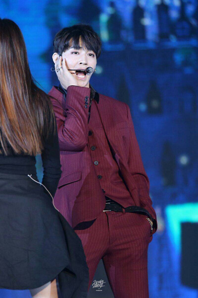 got7 酒红色西装的大林实在太诱人啦