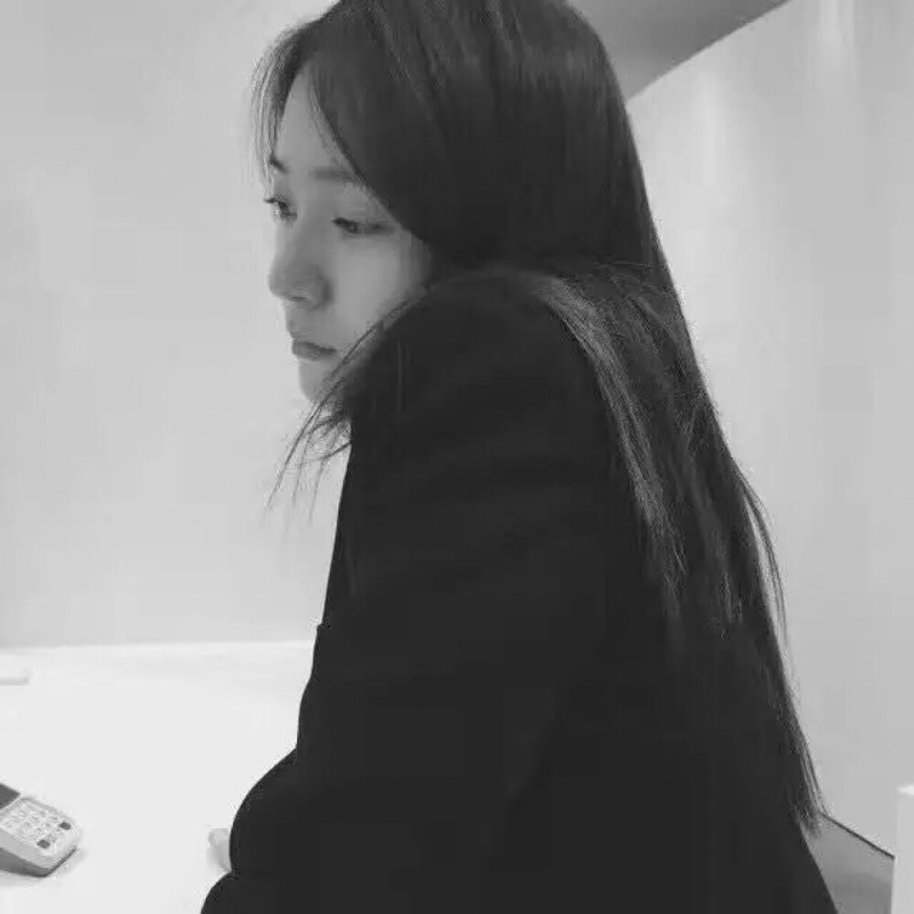 黑白女头.