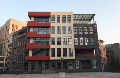 北京东亿国际传媒产业园是北京市朝阳区高碑店乡高井村与北京中视东升