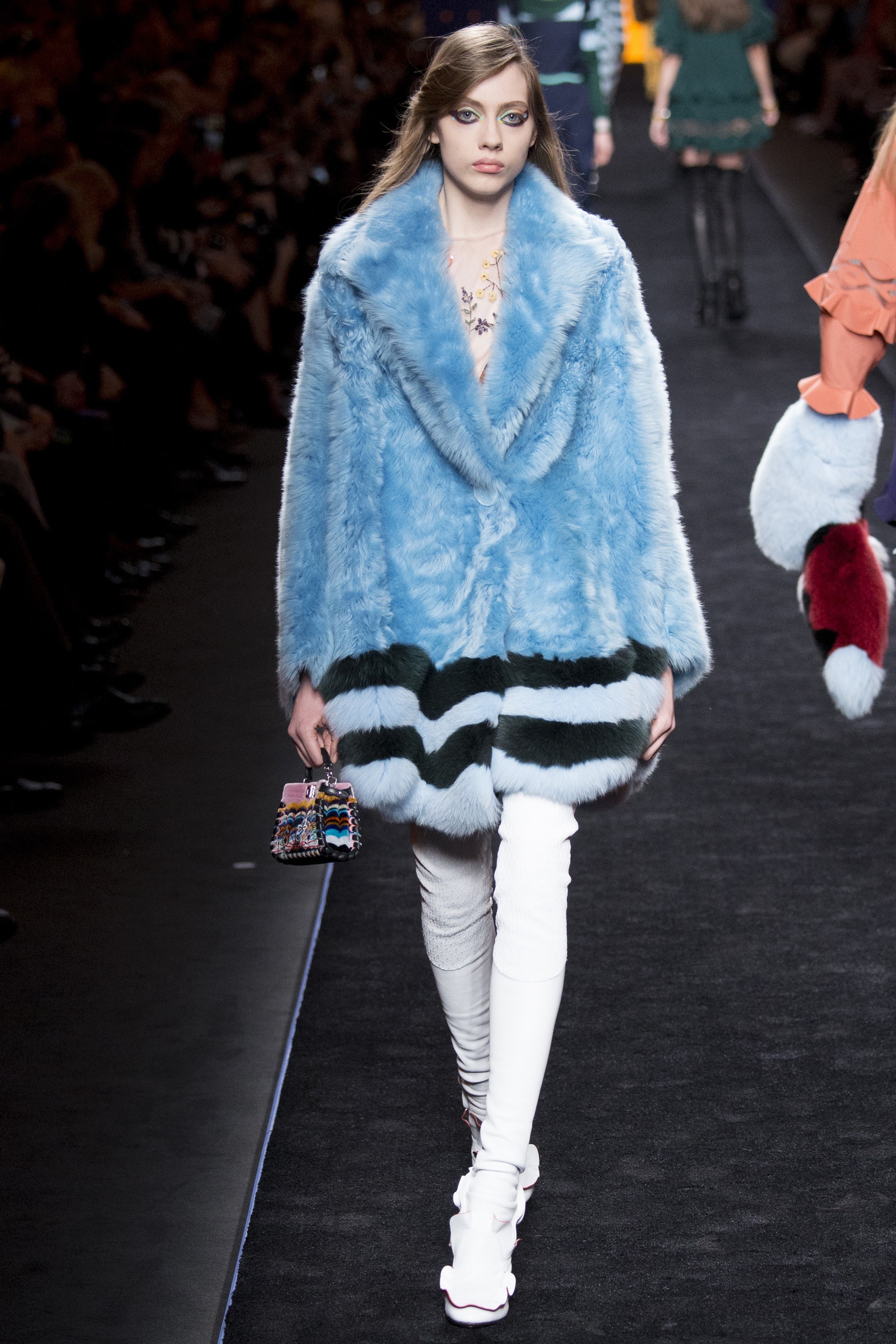 芬迪女装图(芬迪秋冬新款女装)