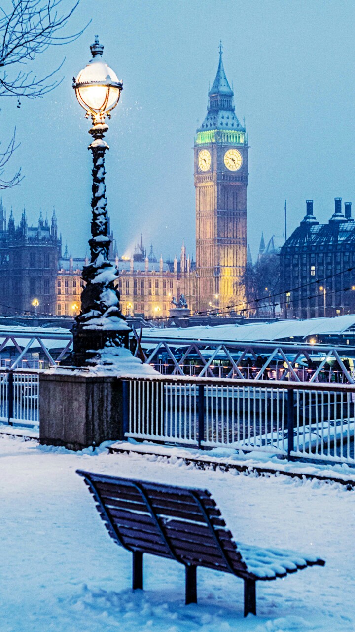 雪后的伦敦,像是舞会后的宁静,从泰晤士河畔望向大本钟,画面经典永恒