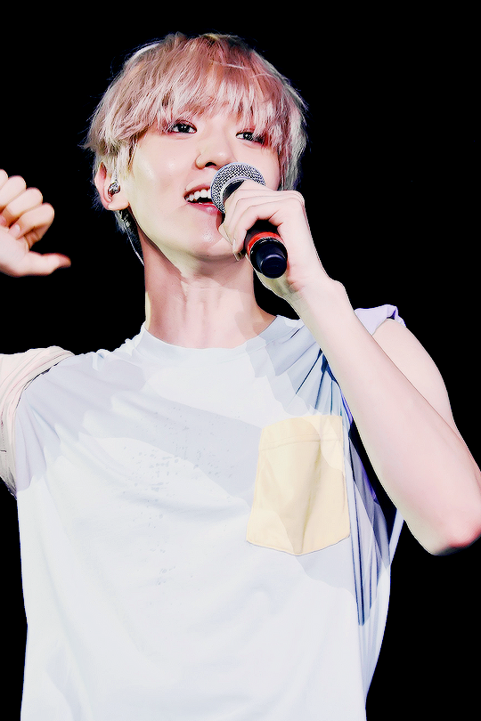 [禁二]边伯贤(baekhyun),1992年5月6日生于韩国京畿道富川市,歌手