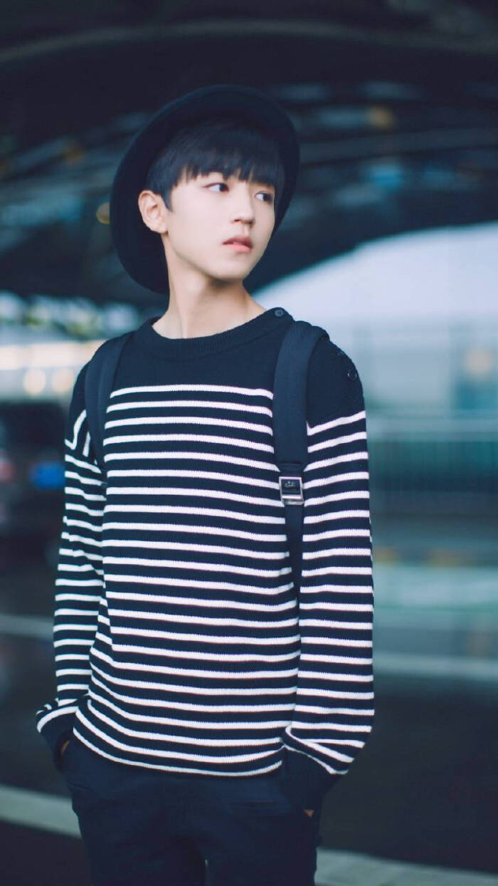 王俊凯 #tfboys 时尚机场街拍 高清 帅气 美化精修 手机壁纸尺寸手机