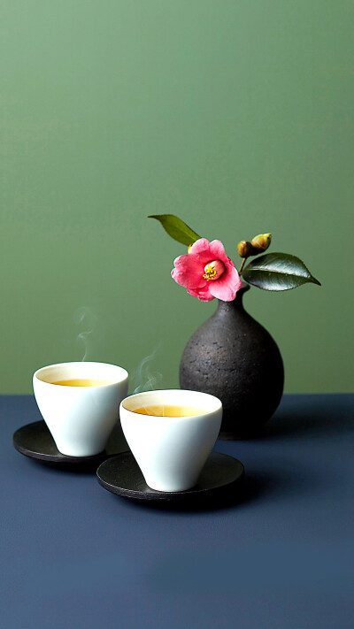 【热茶】两杯冒着热气的茶,醇厚而美妙的滋味,静谧中共享美好.