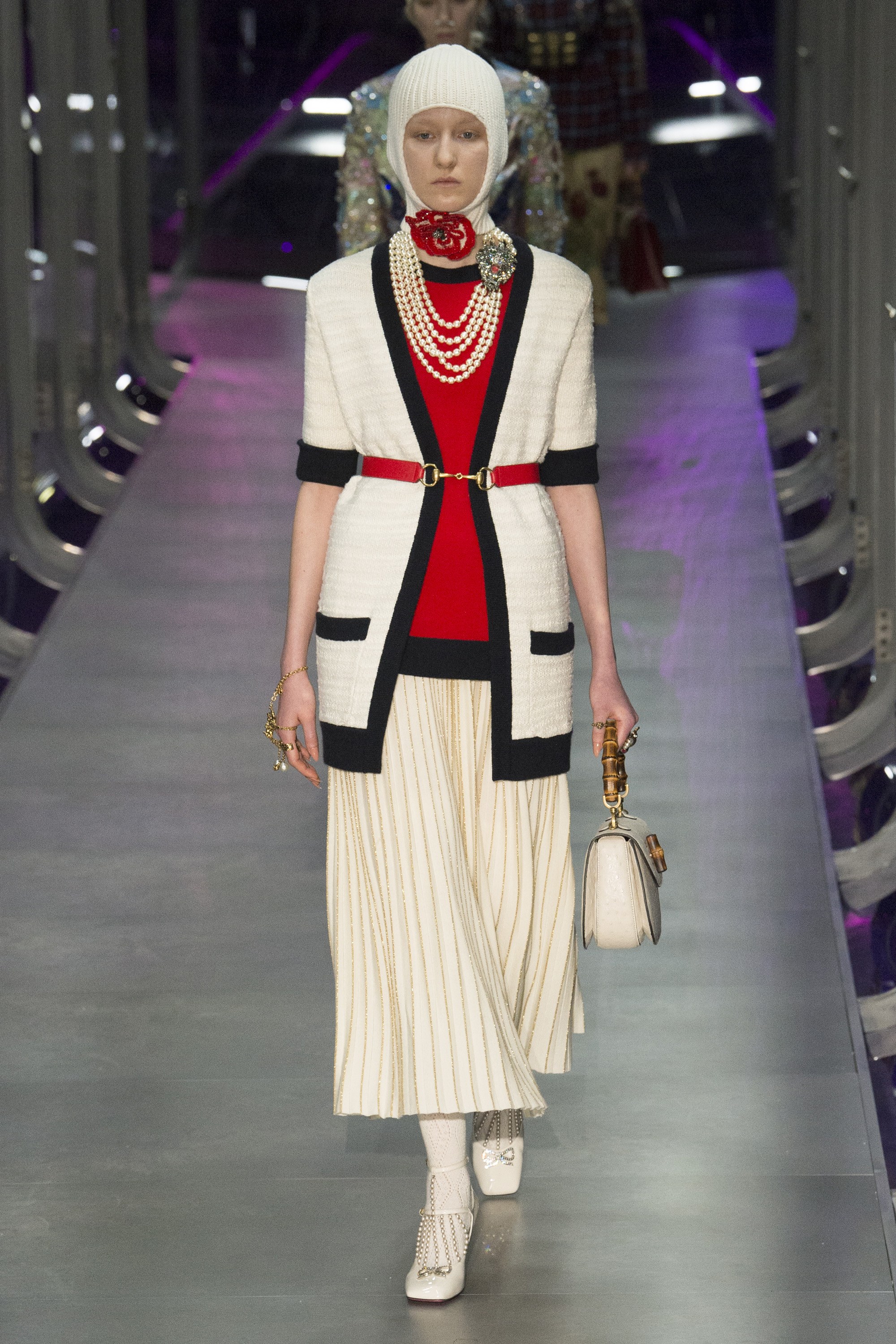 gucci(古驰)2017米兰秋冬高级成衣.本季设计灵感来源于炼金师的秘境