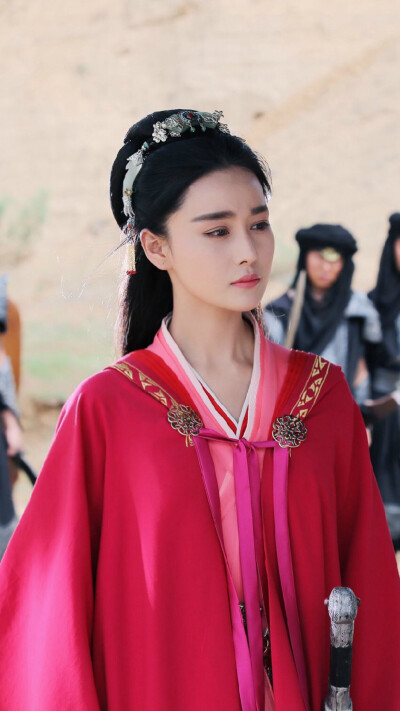 张馨予 图片评论 0条  收集   点赞  评论  半妖倾城·瑾太妃·张馨予